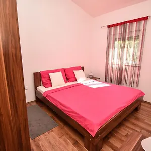 Lukic Apartmán Vir